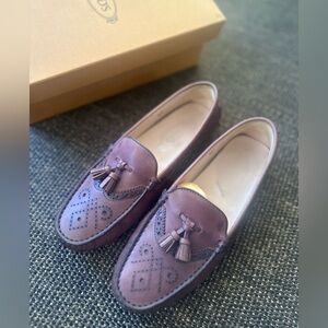 Womens Tods leather moccasins/loafer - size 8